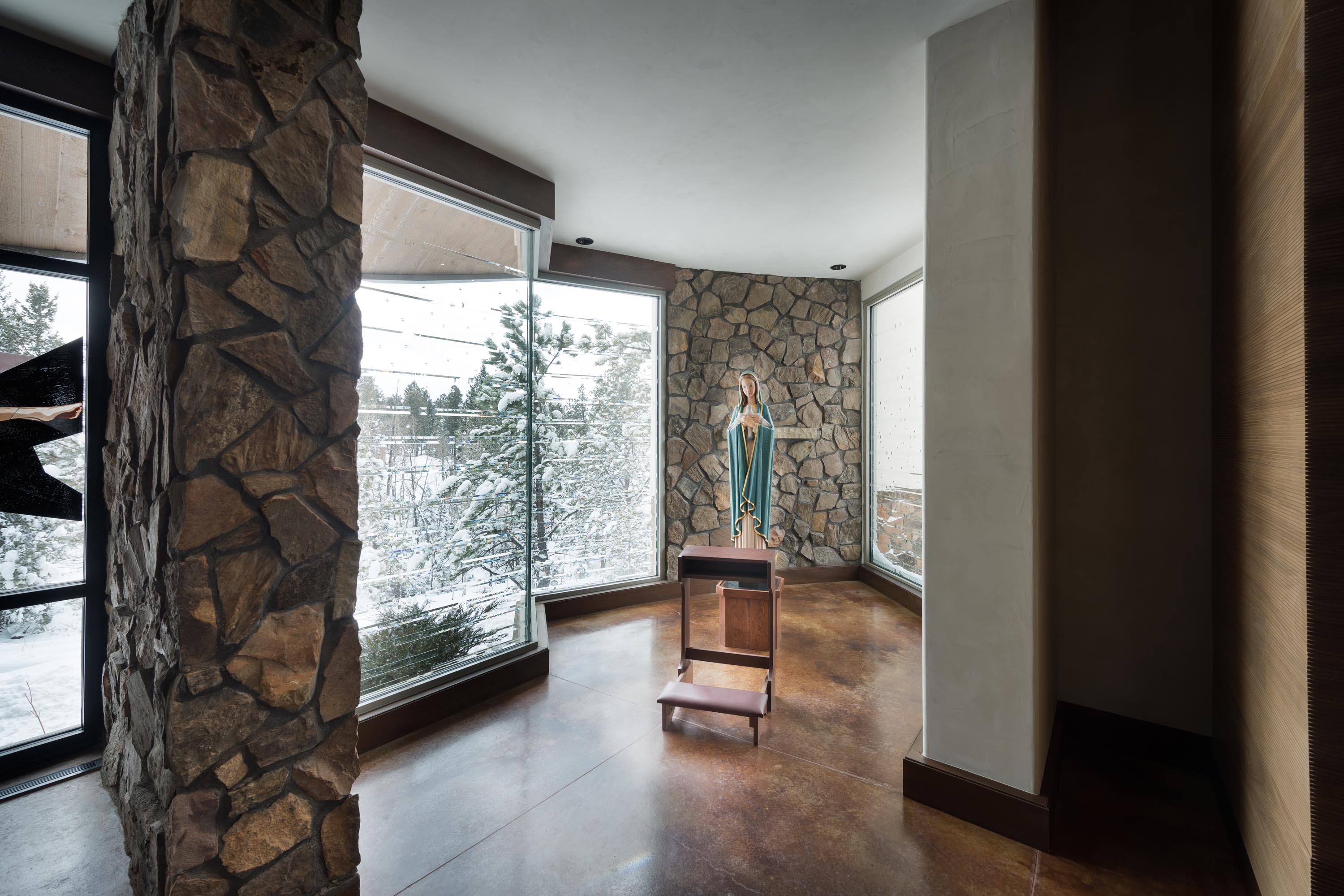 Chapel at El Tesoro Photo Interior art glass statuary niche 02